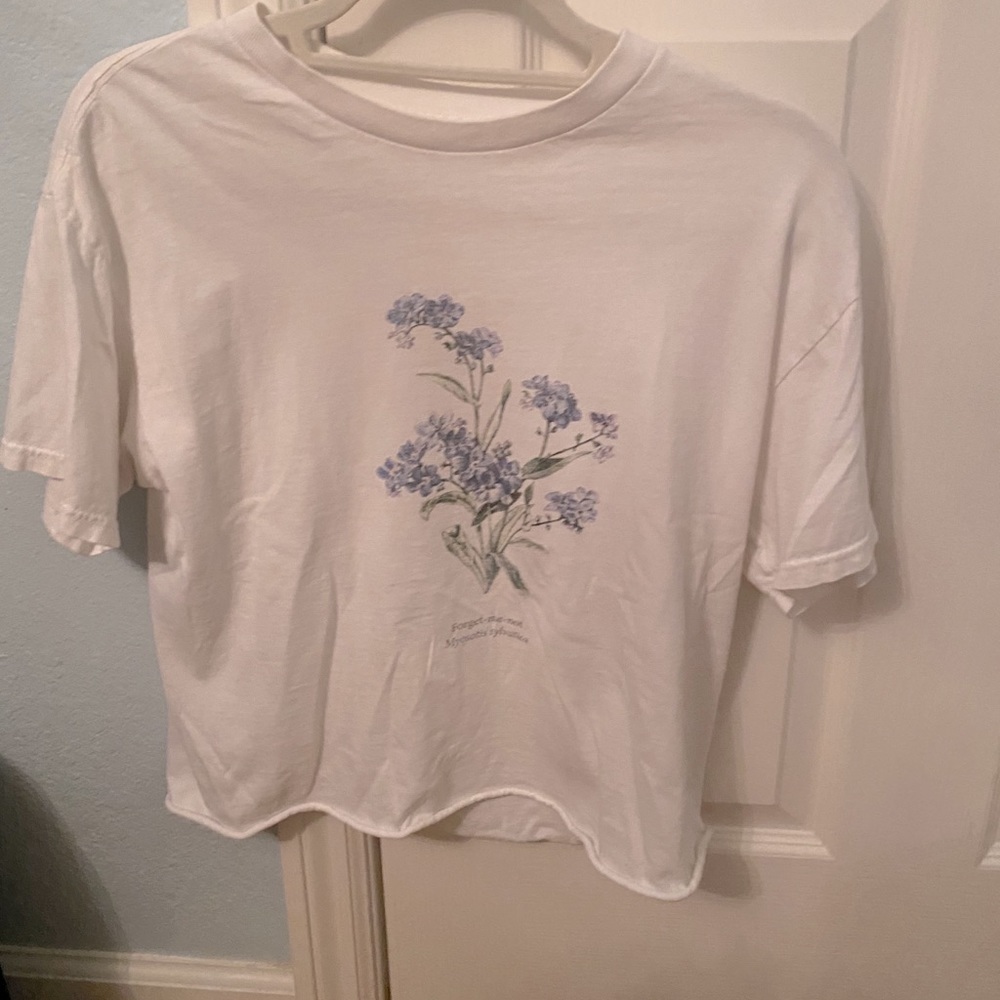 brandy melville “forget me not” flower tee